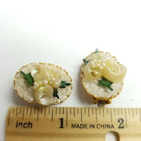 Vintage Cream Color Seashell Cluster Clip On Earrings, Oval Floral Design, Retro - Picture 3 of 6